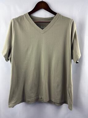 Women’s D&Co. Size XL Taupe V-Neck T-Shirt